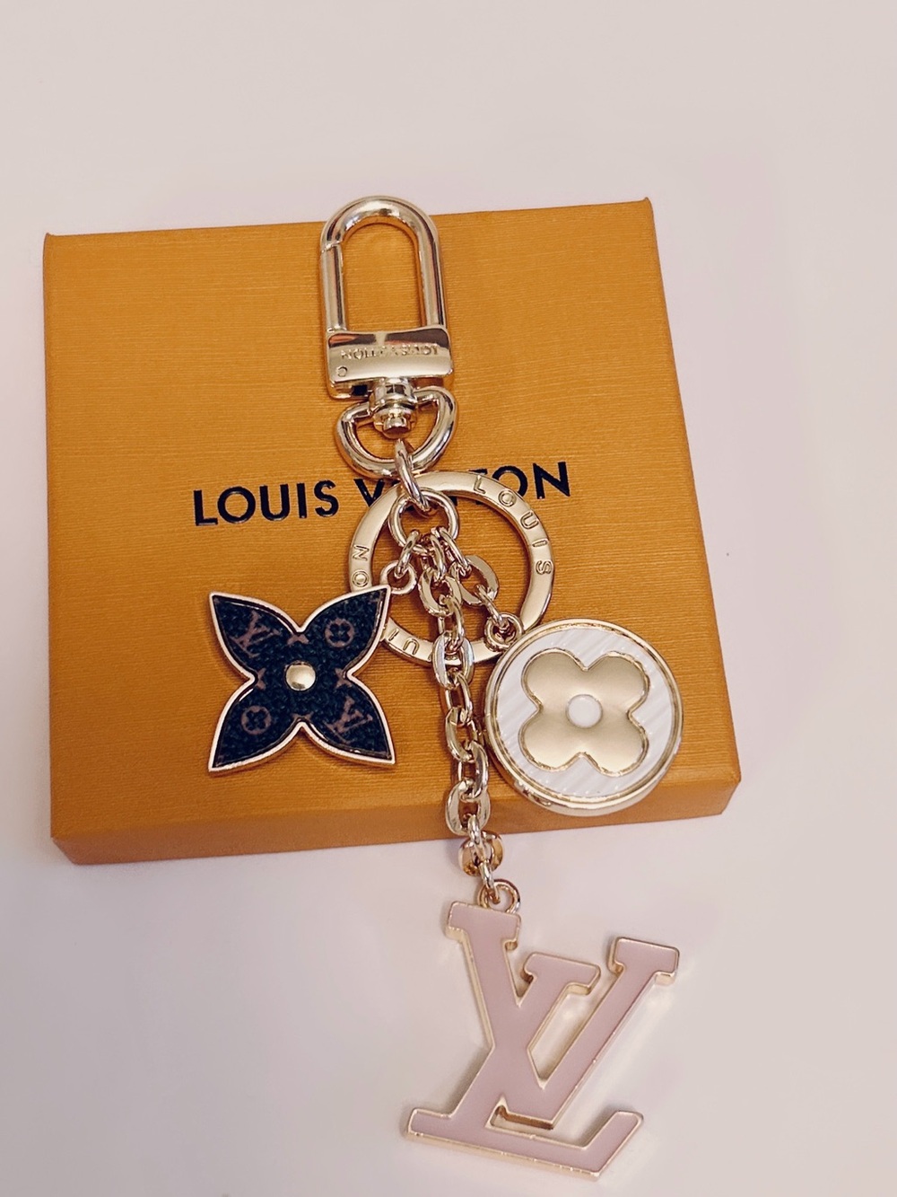 Louis Vuitton Spring Street Pink Enamel & Gold Bag Charm & Key Holder M01187 NEW - Picture 3 of 7